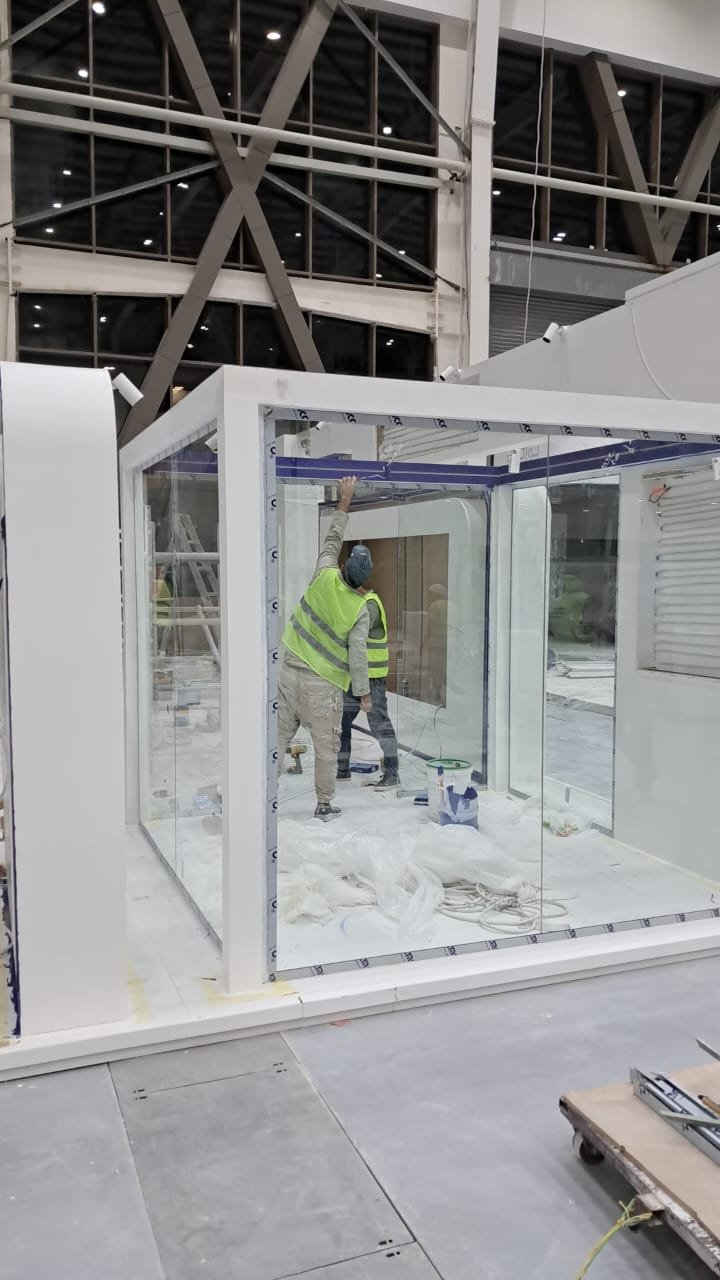 تركيب واجهة زجاج سيكوريت في الرياض