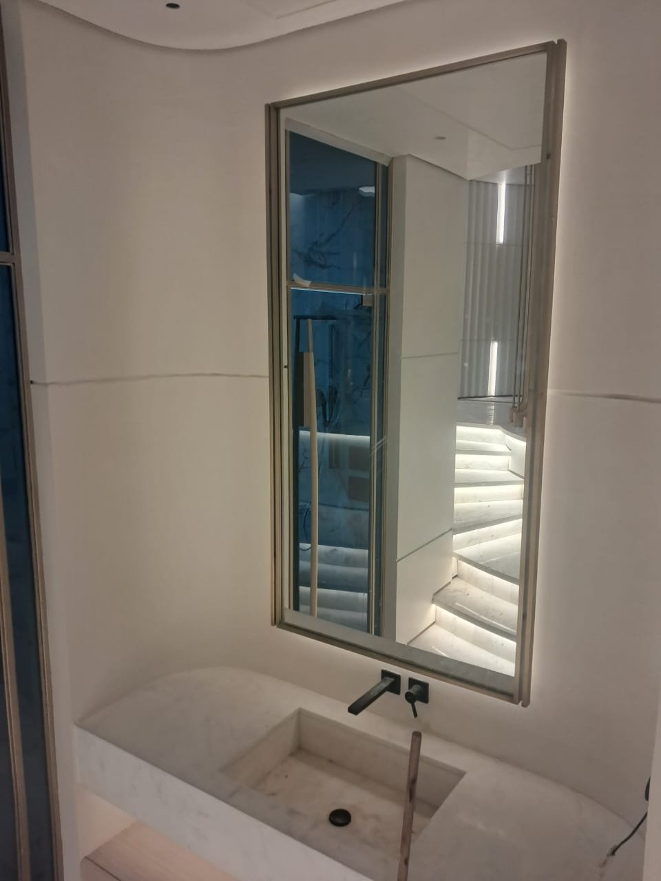 كابينة شاور زجاجية لمسة عصرية