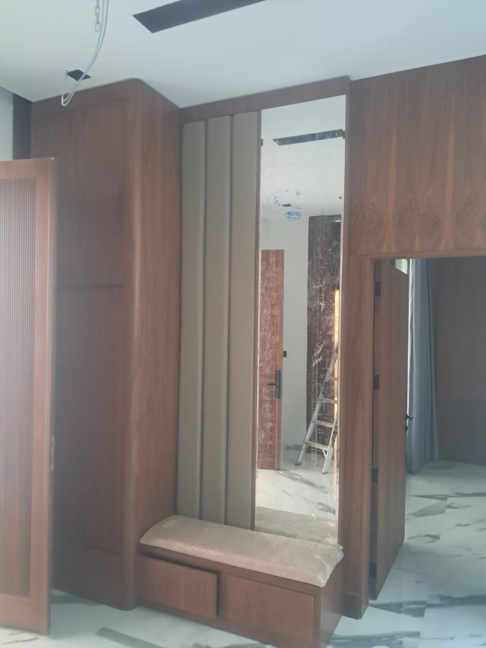 مرايا جدارية لديكور المنزل