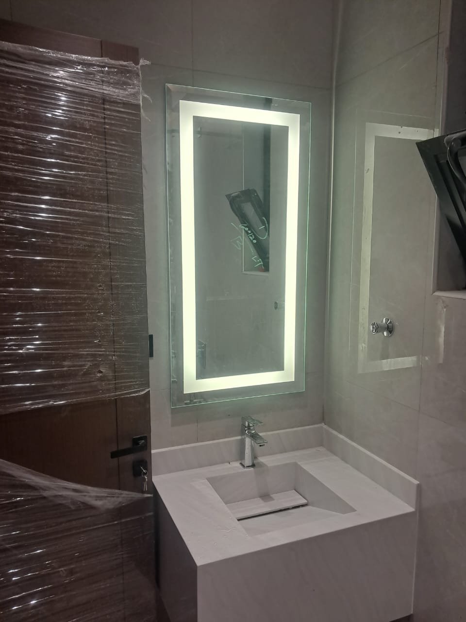 تركيب زجاج سيكوريت